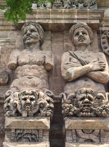 Giant stone carvings adorn the main entrance arch in Palermo’s original city wall. Photo by Fred Steinberg 